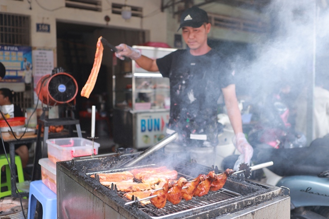 Thực tế qu&aacute;n cơm 35.000 đồng ở TP.HCM c&oacute; g&igrave;? - Ảnh 5.