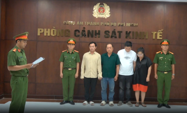  Bắt giam giám đốc 'phù phép' a xít công nghiệp thành giấm ăn- Ảnh 1.