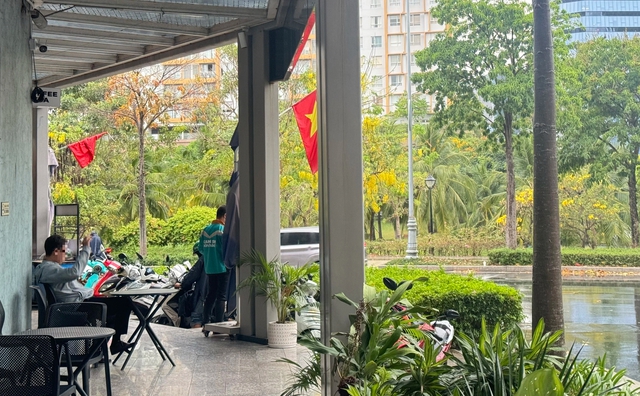Trời chuyển mưa, nhiều người &ldquo;chuyển mood&rdquo; - Ảnh 2.