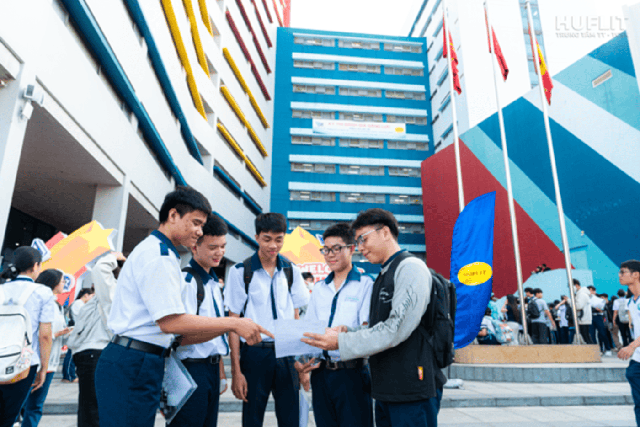 Huflit x&eacute;t học bạ nhận học bổng từ 15.4 - Ảnh 5.