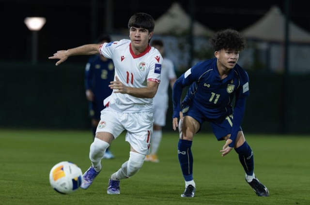 U.17 Th&aacute;i Lan thảm bại v&igrave; thẻ đỏ, HLV Indonesia tiết lộ l&yacute; do n&oacute;ng quật ng&atilde; U.17 Trung Quốc- Ảnh 1.