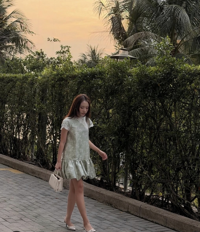 Nâng cấp vẻ ngoài sang chảnh cùng chiếc túi trắng - Ảnh 2.