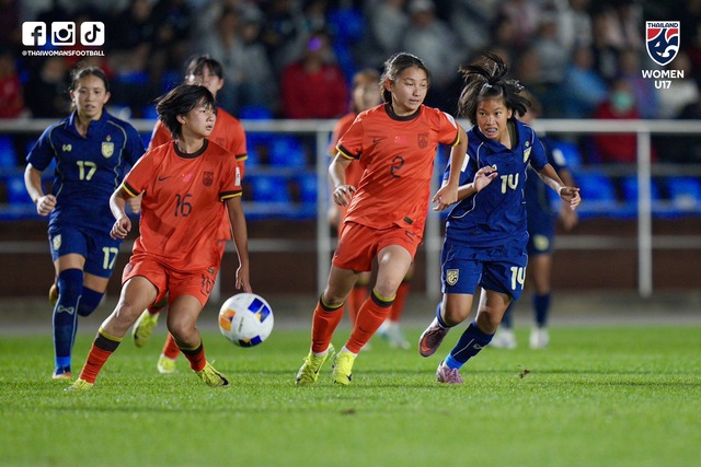 U.17 nữ Th&aacute;i Lan bị chỉ tr&iacute;ch v&igrave; thua đậm Trung Quốc 0-6, U.17 nữ Việt Nam được khen ngợi- Ảnh 2.