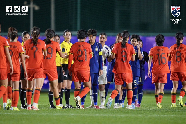 U.17 nữ Th&aacute;i Lan bị chỉ tr&iacute;ch v&igrave; thua đậm Trung Quốc 0-6, U.17 nữ Việt Nam được khen ngợi- Ảnh 1.