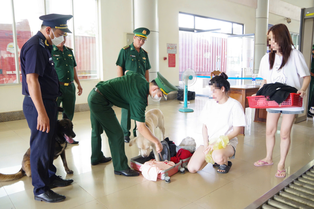 Tiếp nhận 18 c&ocirc;ng d&acirc;n Việt Nam do Campuchia b&agrave;n giao- Ảnh 2.