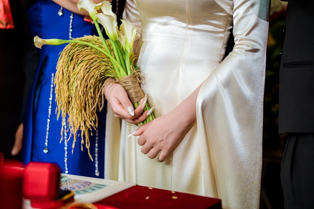 Cô dâu chọn bó lúa làm hoa cưới, ý nghĩa đằng sau gây chú ý - Ảnh 4.
