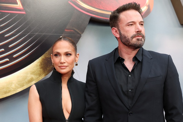 Jennifer Lopez rao b&aacute;n rẻ biệt thự từng sống chung với Ben Affleck - Ảnh 3.