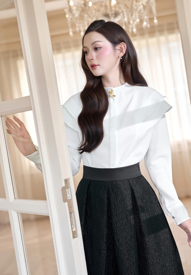 Tự tin, sang trọng hơn khi diện sơ mi lụa, sơ mi tay bồng- Ảnh 7. Tự tin, sang trọng hơn khi diện sơ mi lụa, sơ mi tay bồng- Ảnh 7.
