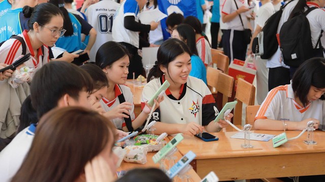 M&aacute;y t&iacute;nh khoa học FLEXIO đạt chuẩn mang v&agrave;o ph&ograve;ng thi - Ảnh 3.