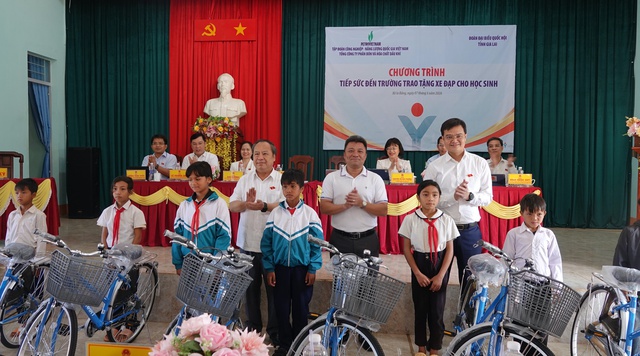 Tiếp x&uacute;c cử tri tại Ia Băng: Gỡ vướng về đất đai cho b&agrave; con Gia Lai - Ảnh 4.