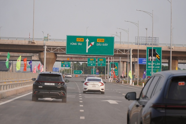 Cao tốc Bi&ecirc;n H&ograve;a - Vũng T&agrave;u sắp th&ocirc;ng xe to&agrave;n tuyến - Ảnh 3.