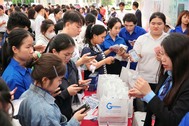 Kiến tạo cho sinh vi&ecirc;n về ng&agrave;nh logistics ngh&igrave;n tỉ - Ảnh 4.