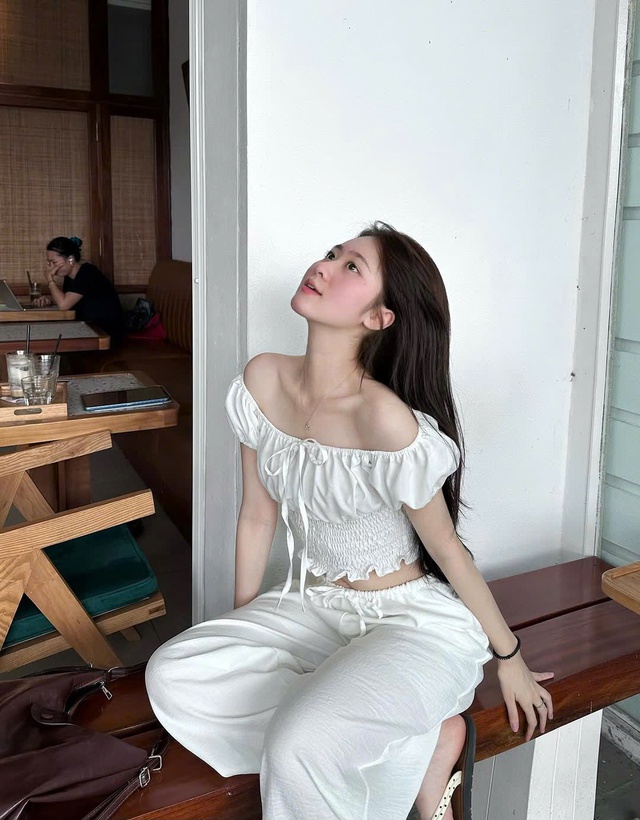 'Giải nhiệt' ngày hè cùng những sắc màu thời trang đang được ưa chuộng- Ảnh 2.