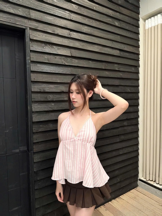 Làm mới diện mạo với áo họa tiết kẻ sọc cuốn hút- Ảnh 3.