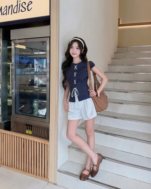 Làm mới diện mạo với áo họa tiết kẻ sọc cuốn hút- Ảnh 6.