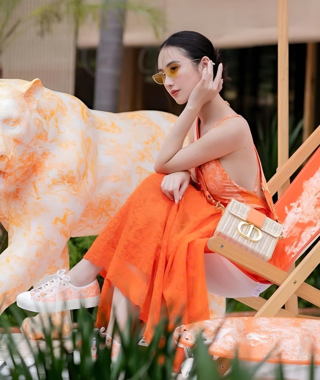 'Giải nhiệt' ngày hè cùng những sắc màu thời trang đang được ưa chuộng- Ảnh 8.