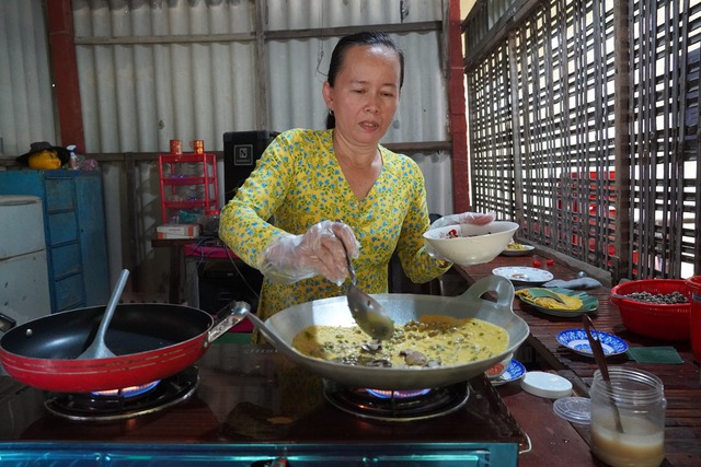 Bánh khọt ốc đắng ở cù lao Thới Sơn, hương vị miệt vườn du khách khó quên - Ảnh 4.