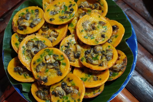 Bánh khọt ốc đắng ở cù lao Thới Sơn, hương vị miệt vườn du khách khó quên - Ảnh 1.
