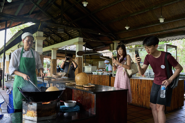 Đoàn khách MICE ngàn người từ Indonesia mê sầu riêng, thích trải nghiệm miền Tây- Ảnh 2.