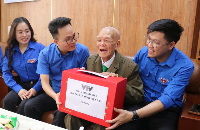 Mang &aacute;nh s&aacute;ng, tri thức v&agrave; hy vọng đến trẻ em v&ugrave;ng bi&ecirc;n - Ảnh 3.