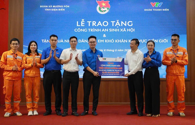 Mang &aacute;nh s&aacute;ng, tri thức v&agrave; hy vọng đến trẻ em v&ugrave;ng bi&ecirc;n - Ảnh 2.