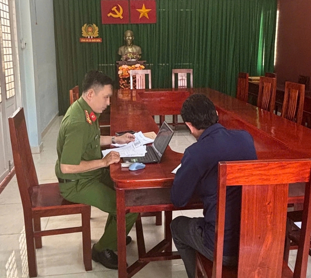 Xử phạt người đàn ông bình luận sai sự thật, xúc phạm lực lượng công an- Ảnh 1.