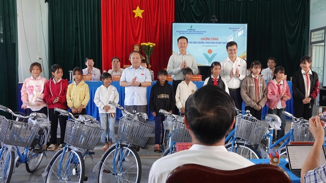 Tiếp x&uacute;c cử tri Gia Lai: Đề nghị xử l&yacute; sổ đỏ chồng lấn- Ảnh 2.