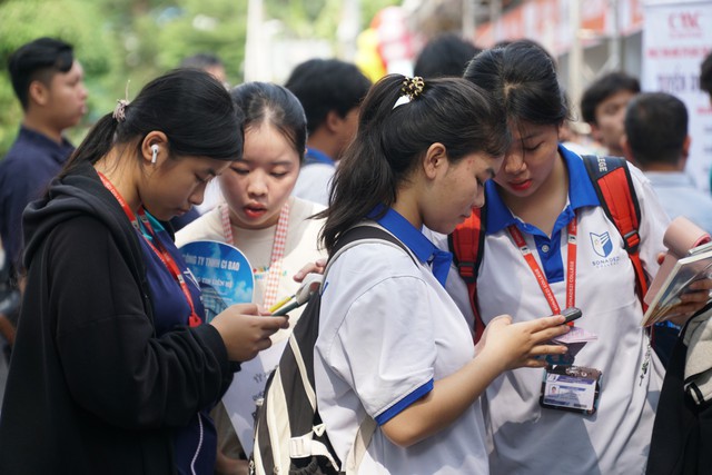 Kết nối hơn 40 doanh nghiệp t&igrave;m kiếm việc l&agrave;m cho sinh vi&ecirc;n- Ảnh 1.