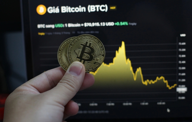  Hơn 8 tỉ USD BTC rút khỏi các sàn tiền số - Ảnh 1.
