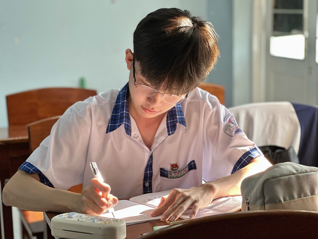 Cậu học tr&ograve; v&ugrave;ng Đất Mũi đam m&ecirc; m&ocirc;n lịch sử- Ảnh 1.
