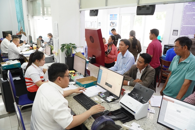 L&agrave;m cả thứ bảy, đến tận nh&agrave; hỗ trợ - Ảnh 1.