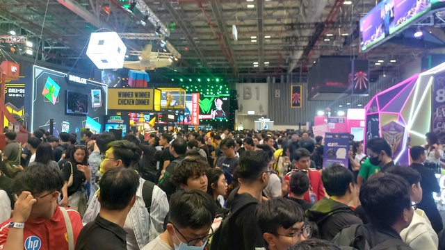 H&agrave;ng ngh&igrave;n bạn trẻ th&iacute;ch th&uacute; check-in ng&agrave;y hội game lớn nhất Việt Nam  - Ảnh 1.