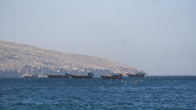 Eo biển Hormuz trong t&igrave;nh thế Mỹ - Iran nh&ugrave;ng nhằng - Ảnh 1.