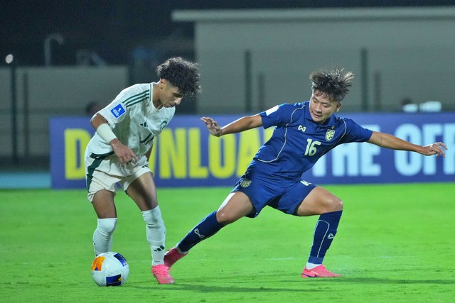 U.17 Th&aacute;i Lan hứng &lsquo;b&atilde;o chỉ tr&iacute;ch&rsquo; v&igrave; bị loại, HLV Marco Gockel thốt c&acirc;u đau đớn- Ảnh 1.
