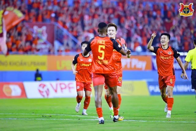 Chỉ 1 Ho&agrave;ng Đức vẫn gi&uacute;p Ninh B&igrave;nh thắng dễ đội kh&oacute; chịu nhất V-League- Ảnh 1.
