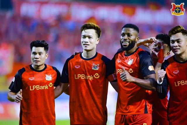 Chỉ 1 Ho&agrave;ng Đức vẫn gi&uacute;p Ninh B&igrave;nh thắng dễ đội kh&oacute; chịu nhất V-League- Ảnh 4.