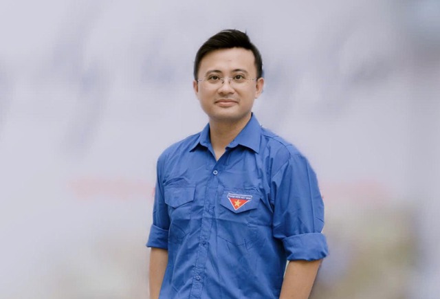 Người từng l&agrave;m 'h&agrave;ng r&agrave;o sống' Tiếp sức m&ugrave;a thi v&agrave; 13 năm h&aacute;t 1 b&agrave;i - Ảnh 1.