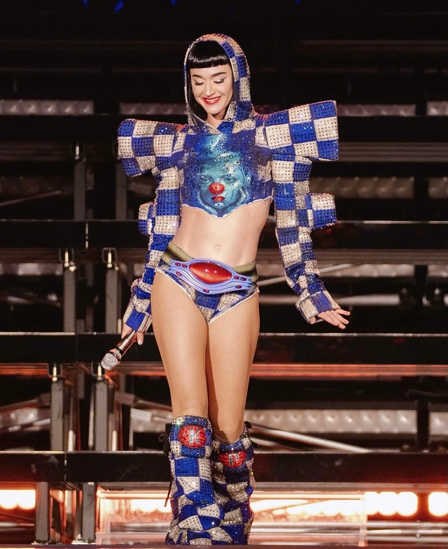 Katy Perry bị ch&ecirc; 'hết thời' sau th&ocirc;ng tin biểu diễn tại lễ khai mạc World Cup  - Ảnh 1.