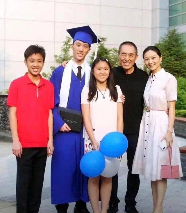 Mối tình giữa đạo diễn Trương Nghệ Mưu và học trò kém 31 tuổi giờ ra sao? - Ảnh 4.