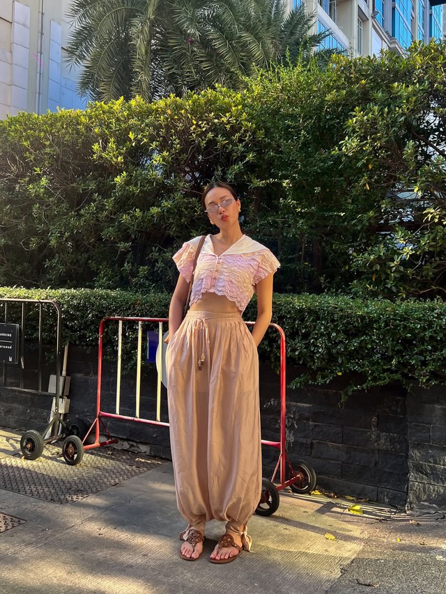 Phối đồ với áo crop top giúp nàng khoe dáng đầy cuốn hút - Ảnh 10.