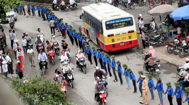 Người từng l&agrave;m 'h&agrave;ng r&agrave;o sống' Tiếp sức m&ugrave;a thi v&agrave; 13 năm h&aacute;t 1 b&agrave;i - Ảnh 2.