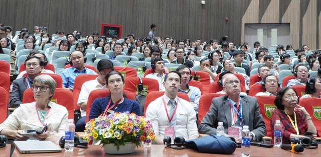 Chuy&ecirc;n gia nước ngo&agrave;i phối hợp xử l&yacute; bệnh răng h&agrave;m mặt phức tạp - Ảnh 1.