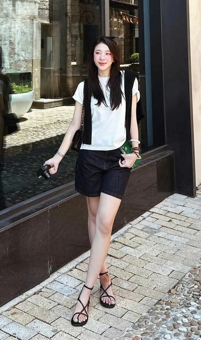 Diện quần shorts và dép xỏ ngón năng động cho ngày nắng- Ảnh 4.