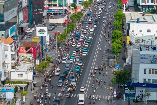 Lần đầu ti&ecirc;n TP.HCM ph&acirc;n luồng đảo chiều đường Cộng H&ograve;a, đi sao cho đ&uacute;ng? - Ảnh 2.