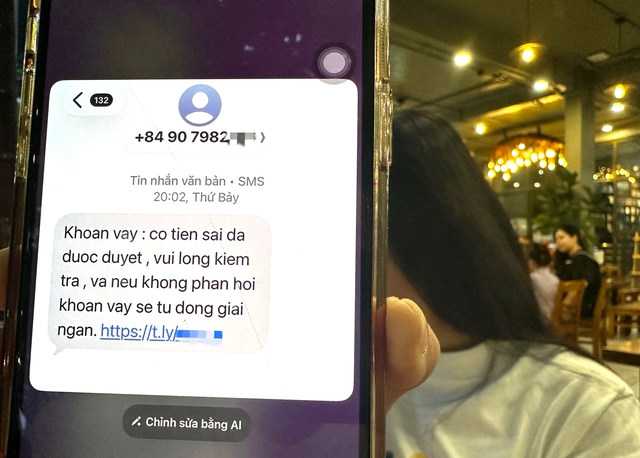 Bỗng được người lạ chuyển 1,6 triệu vào tài khoản, cô gái tá hỏa báo công an - Ảnh 1.