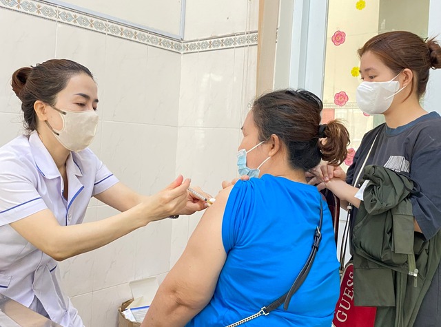 Sau 3 th&aacute;ng bị ch&oacute; lạ cắn, ngườiphụ nữ tại Đồng Nai tử vong v&igrave; bệnh dại - Ảnh 1.