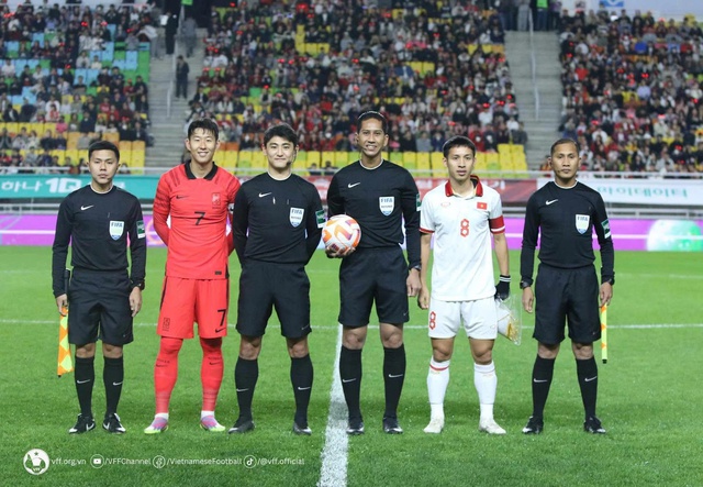 B&aacute;o H&agrave;n Quốc h&aacute;o hức khi đấu đội tuyển Việt Nam v&agrave; HLV Kim Sang-sik tại Asian Cup- Ảnh 1.