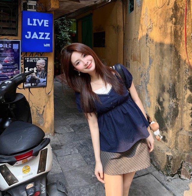 Công thức mặc sang, chuẩn gu thời thượng với tông màu xanh than- Ảnh 3. Công thức mặc sang, chuẩn gu thời thượng với tông màu xanh than- Ảnh 3.