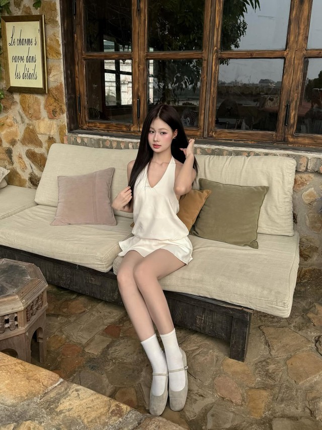 Hóa nàng thơ thanh lịch cùng chiếc váy ngắn- Ảnh 5. Hóa nàng thơ thanh lịch cùng chiếc váy ngắn- Ảnh 5.