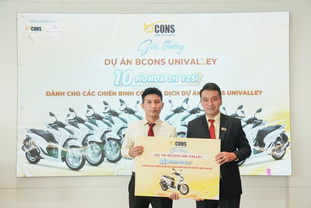 Bcons PS trao thưởng nhân viên kinh doanh 10 xe Honda SH - Ảnh 1.